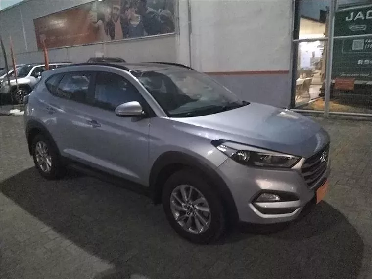 Hyundai Tucson Prata 6