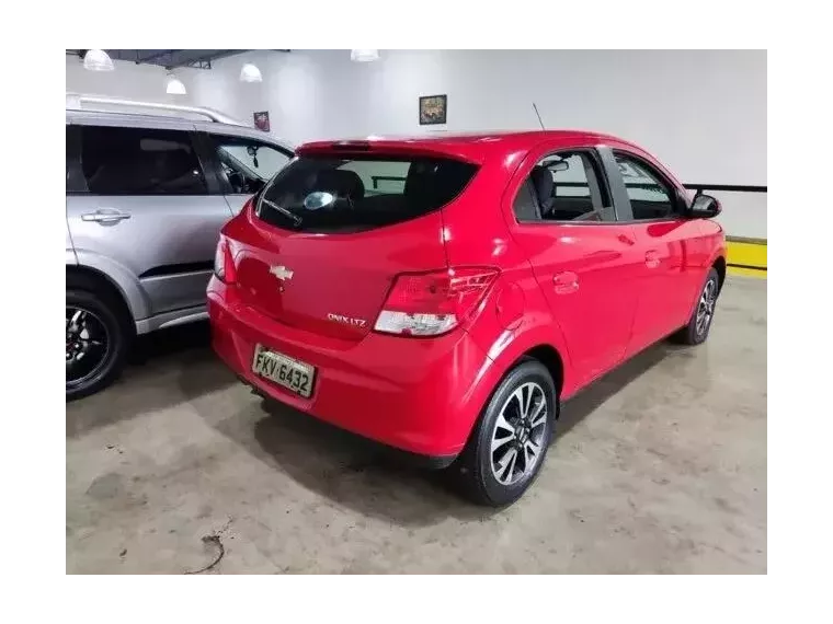 Chevrolet Onix Vermelho 5