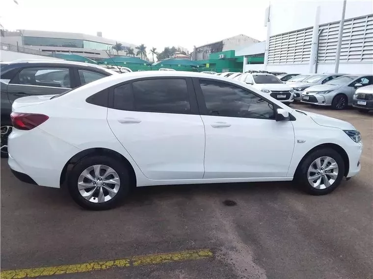 Chevrolet Onix Branco 9