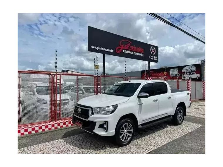 Toyota Hilux Branco 8