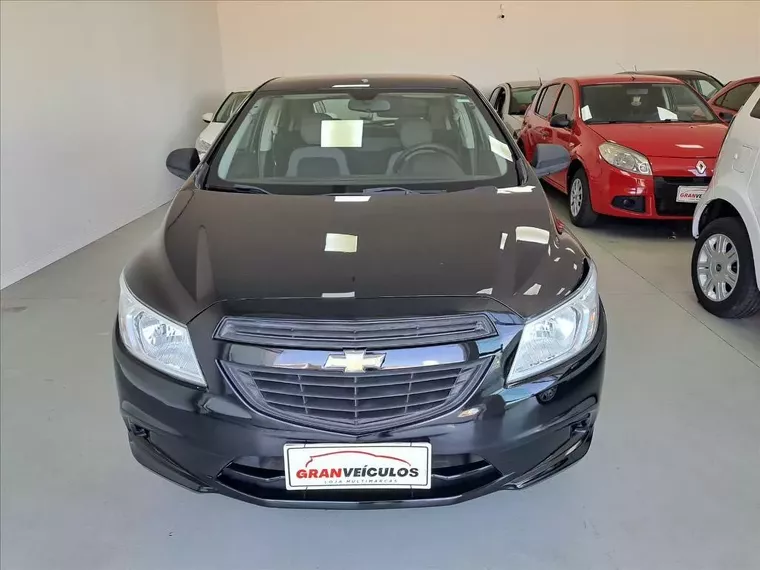 Chevrolet Onix Preto 6