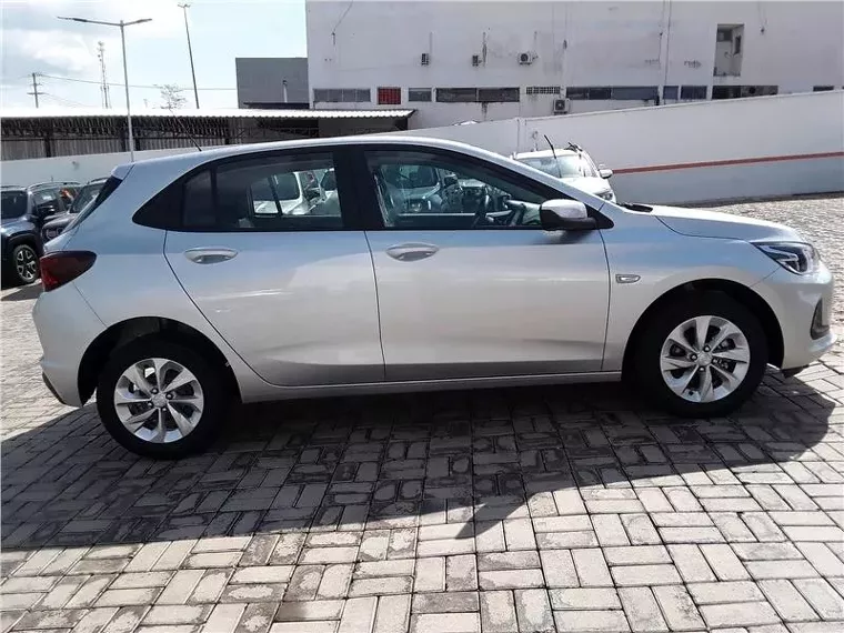 Chevrolet Onix Prata 10