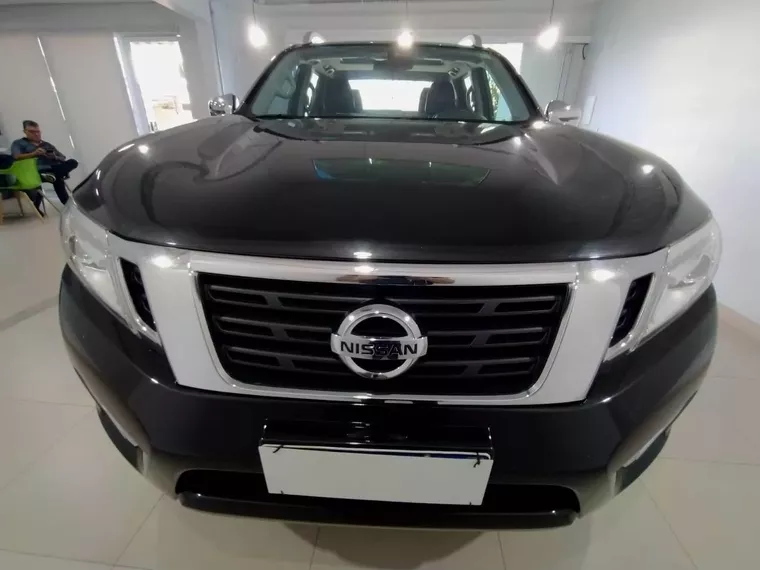 Nissan Frontier Preto 18