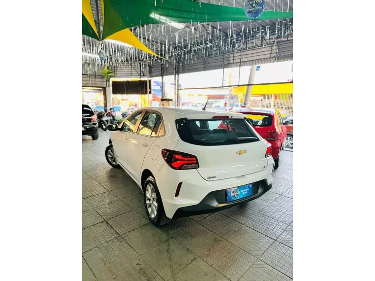 Chevrolet Onix Branco 6