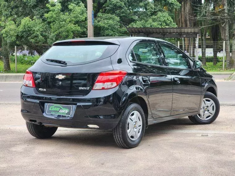 Chevrolet Onix Preto 8