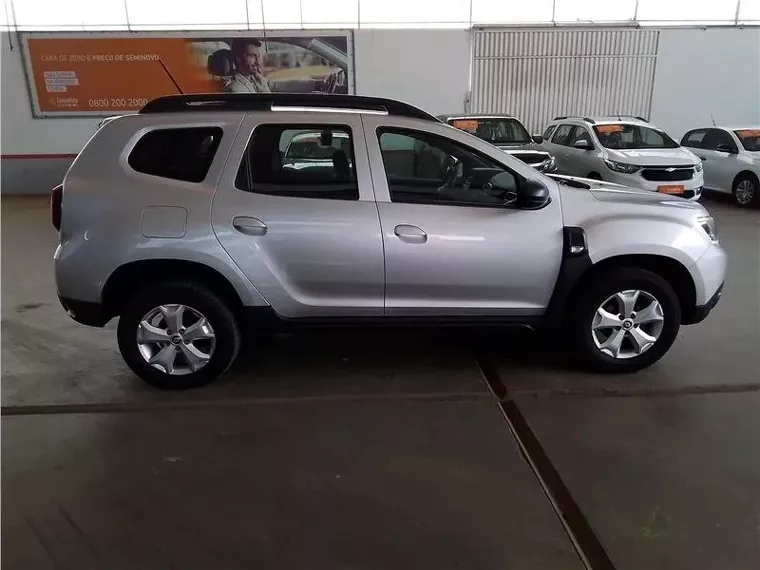 Renault Duster Prata 18