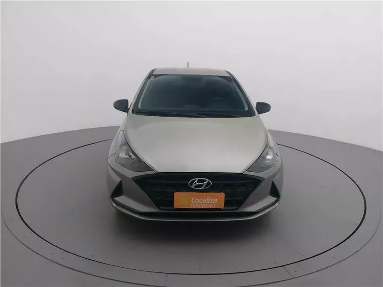 Hyundai HB20 Prata 16