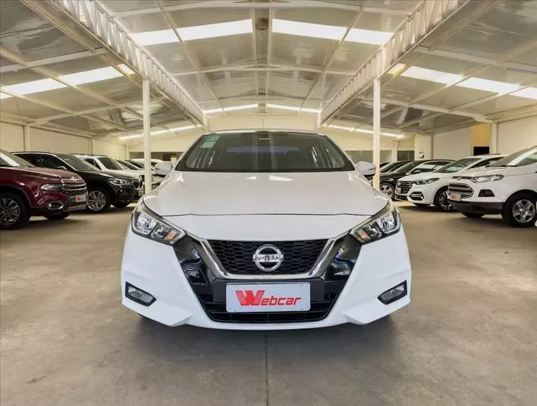 Nissan Versa Branco 6