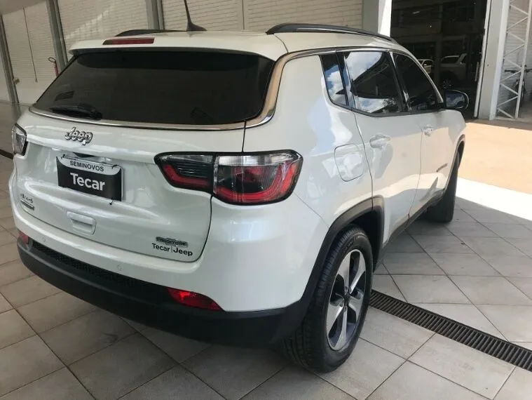 Toyota Hilux SW4 Branco 3