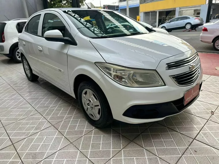 Chevrolet Onix Branco 8