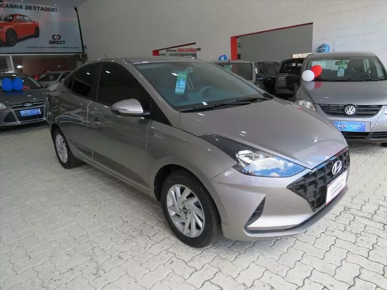 Hyundai HB20S Prata 10