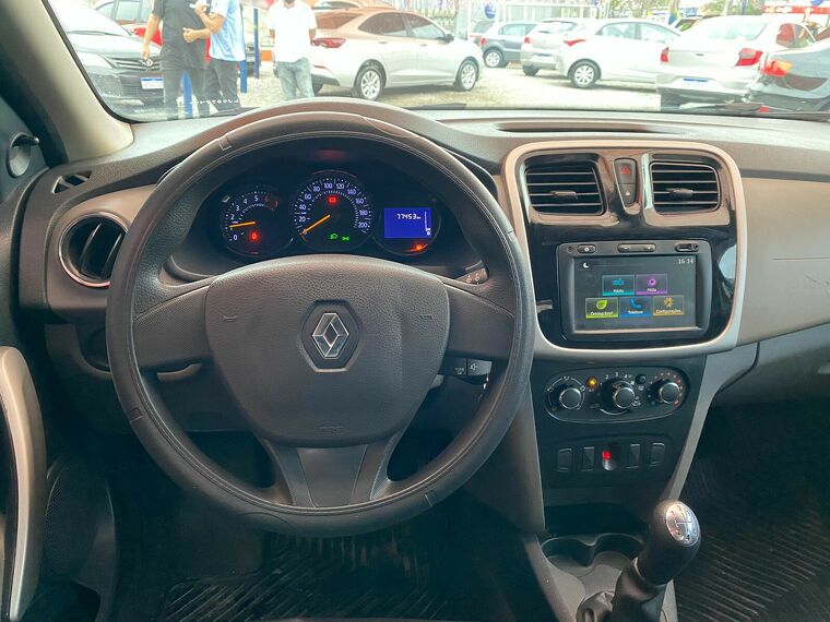 Renault Logan Preto 2