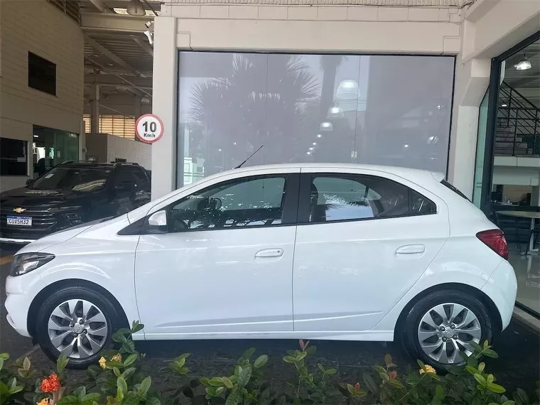 Chevrolet Onix Branco 12