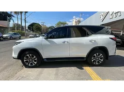 Toyota Hilux SW4