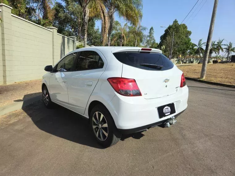 Chevrolet Onix Branco 6