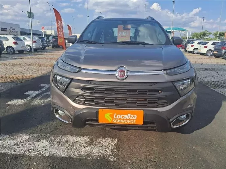 Fiat Toro Cinza 1