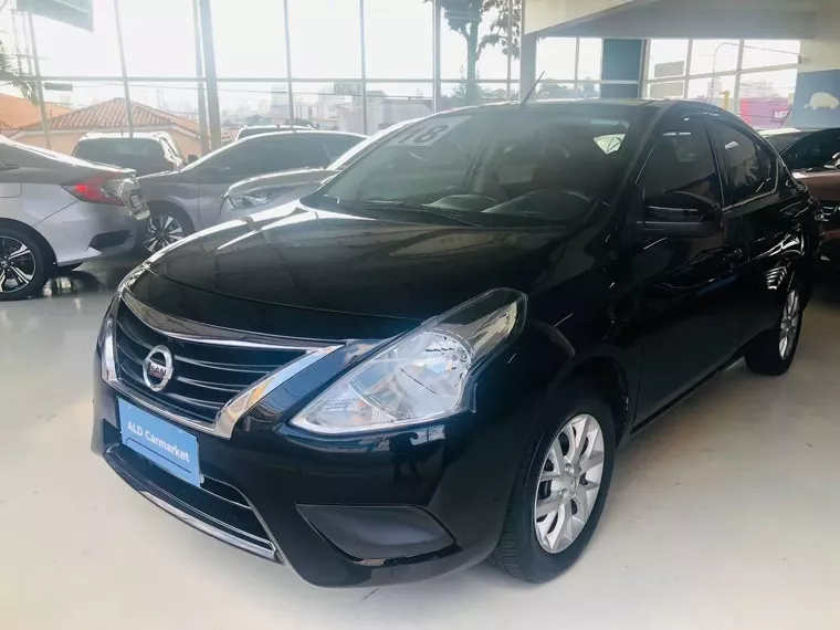 Nissan Versa Preto 9