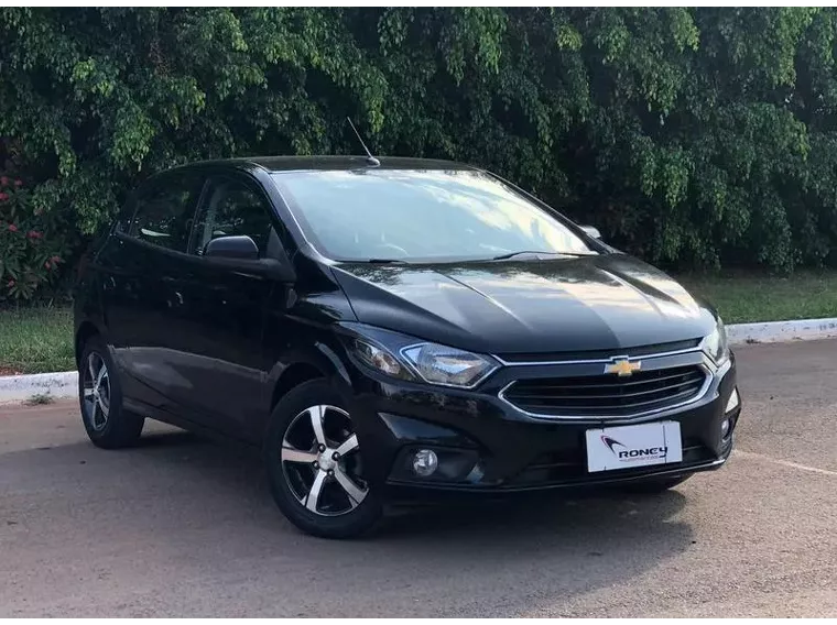 Chevrolet Onix Preto 6