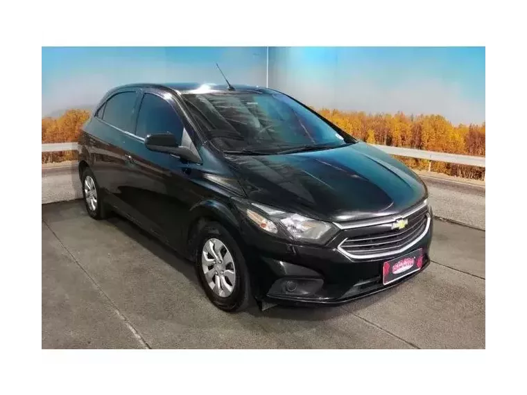 Chevrolet Onix Preto 1