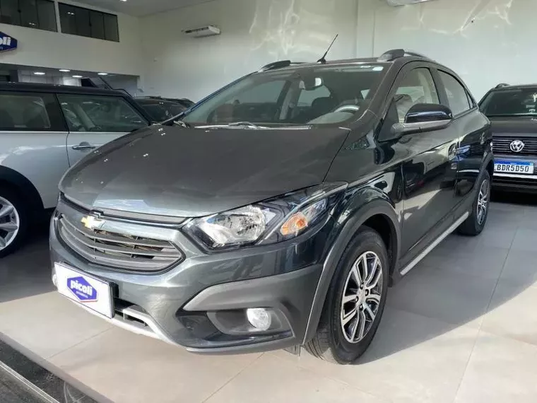 Chevrolet Onix Cinza 10