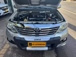 Toyota Hilux SW4