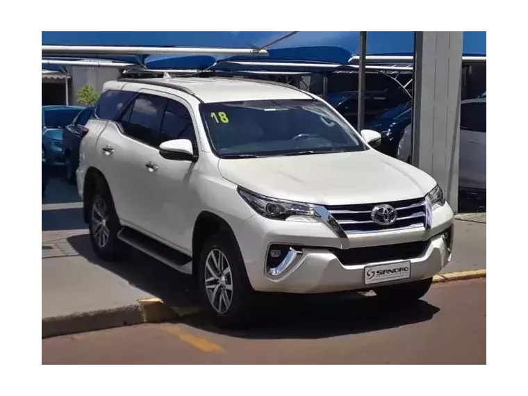 Toyota Hilux SW4 Branco 6