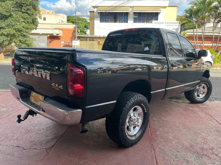 Dodge RAM Preto 18