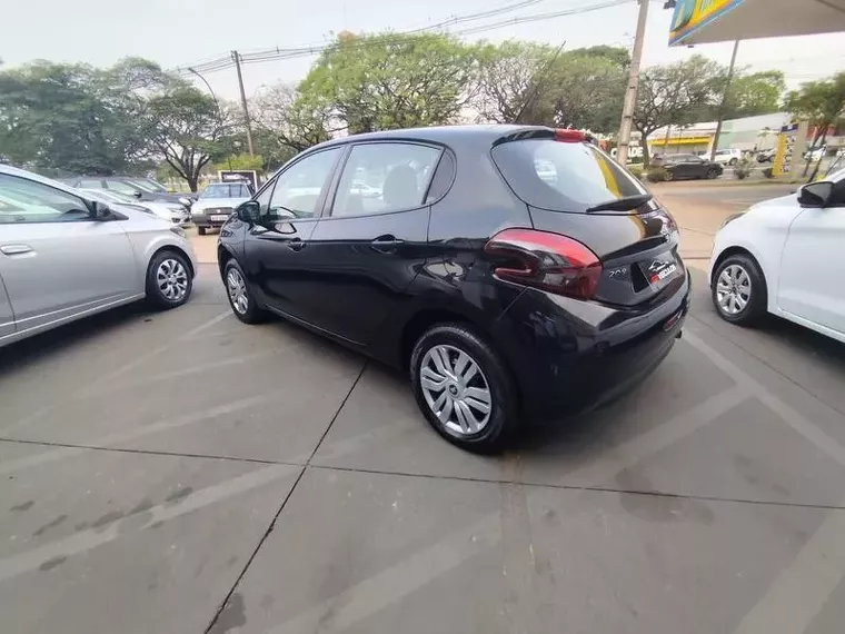 Peugeot 208 Preto 4