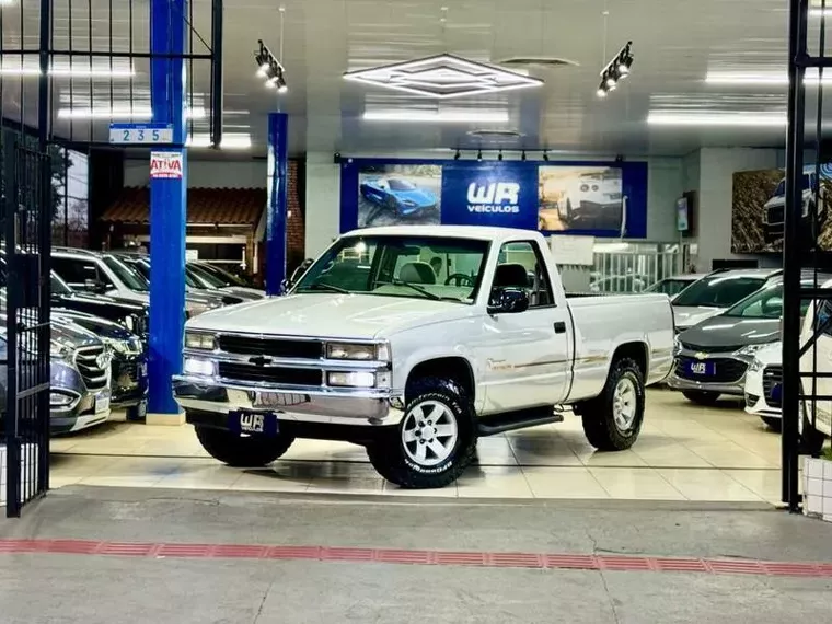 Chevrolet Silverado Prata 1