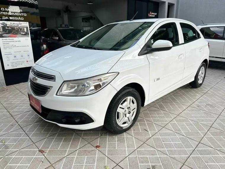 Chevrolet Onix Branco 1