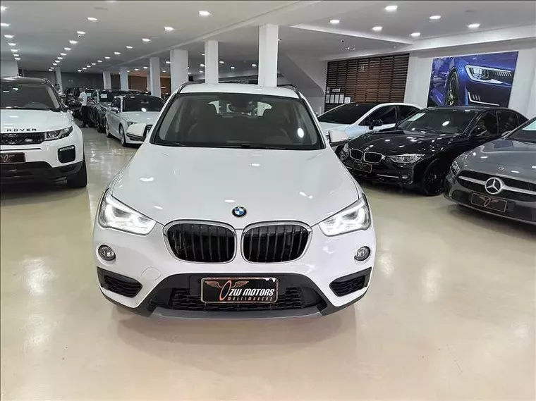 BMW X1 Branco 6