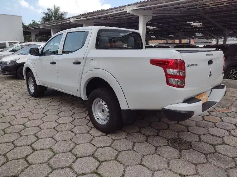 Mitsubishi L200 Triton Branco 10