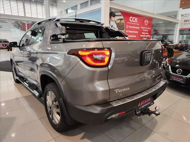 Fiat Toro Cinza 2