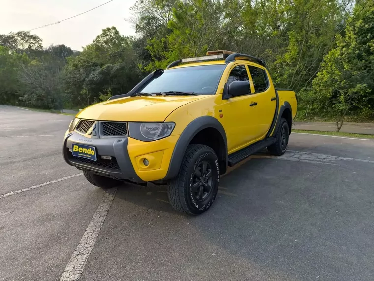 Mitsubishi L200 Triton Amarelo 1