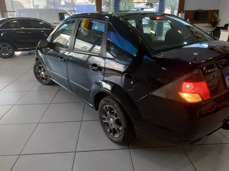 Ford Fiesta Preto 11