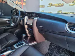Toyota Hilux SW4