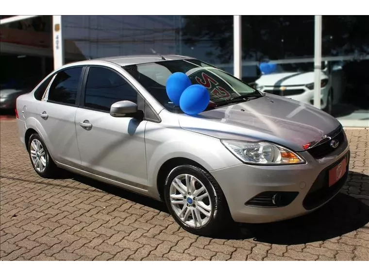 Ford Focus Prata 1