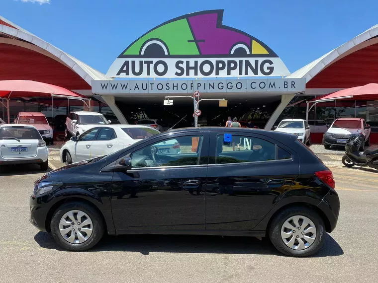 Chevrolet Onix Preto 6