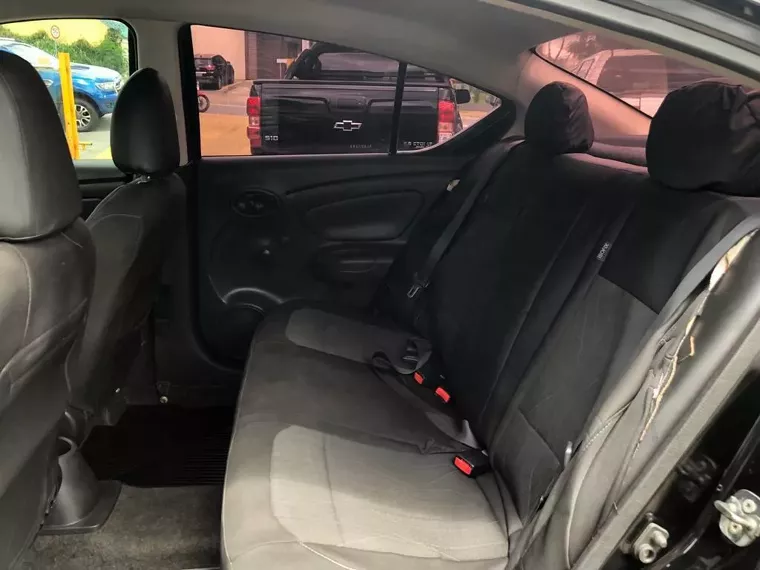 Nissan Versa Preto 2