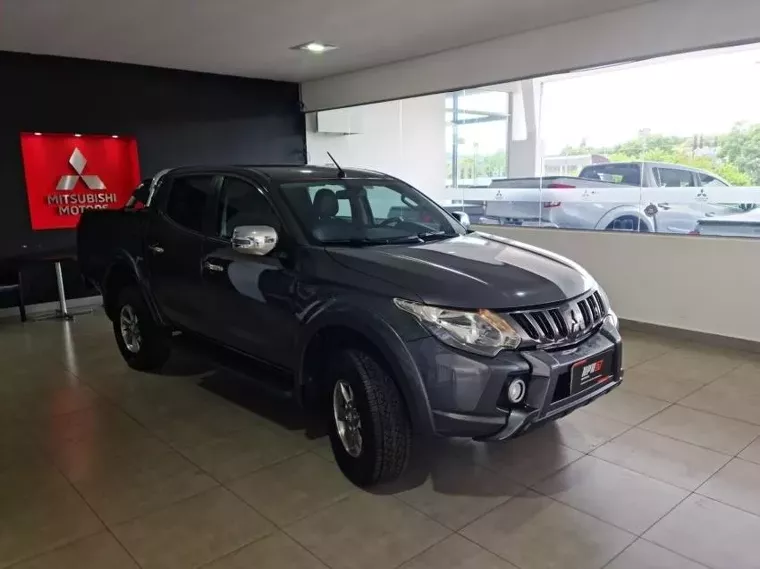 Mitsubishi L200 Triton Cinza 3