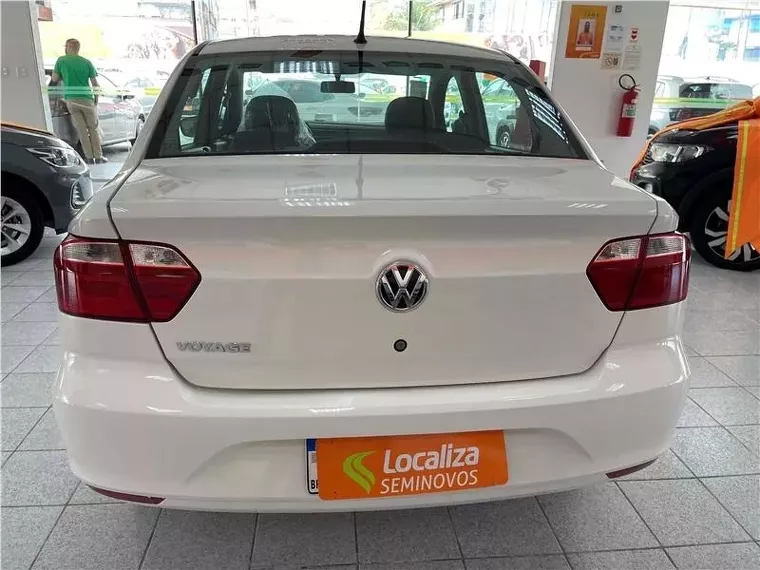 Volkswagen Voyage Branco 10