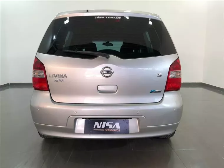 Nissan Livina Prata 11