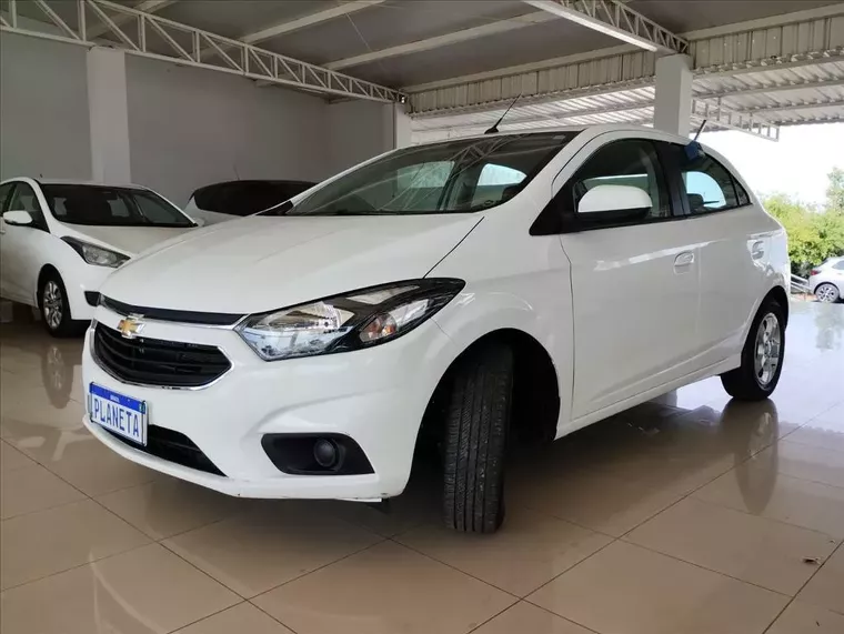 Chevrolet Onix Branco 11