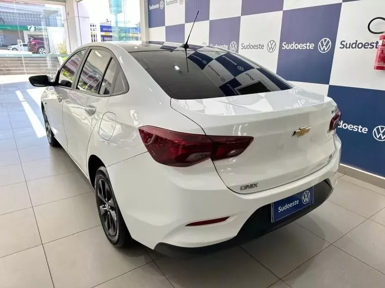 Chevrolet Onix Branco 6