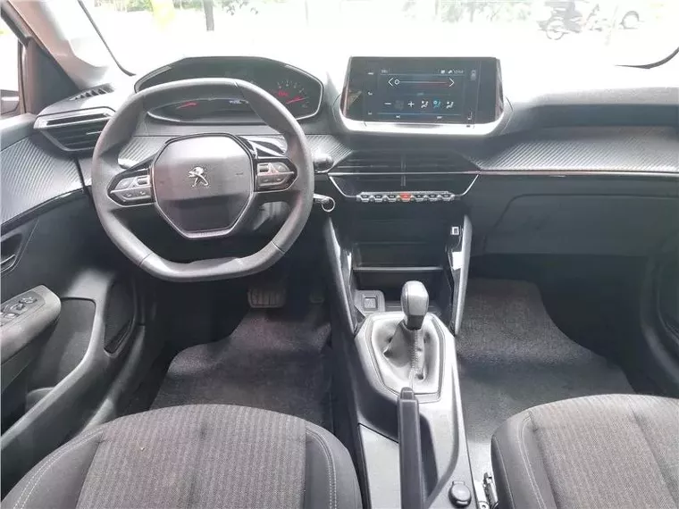 Peugeot 208 Branco 17