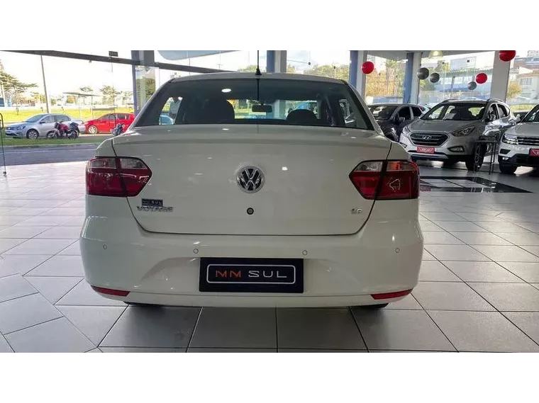 Volkswagen Voyage Branco 10