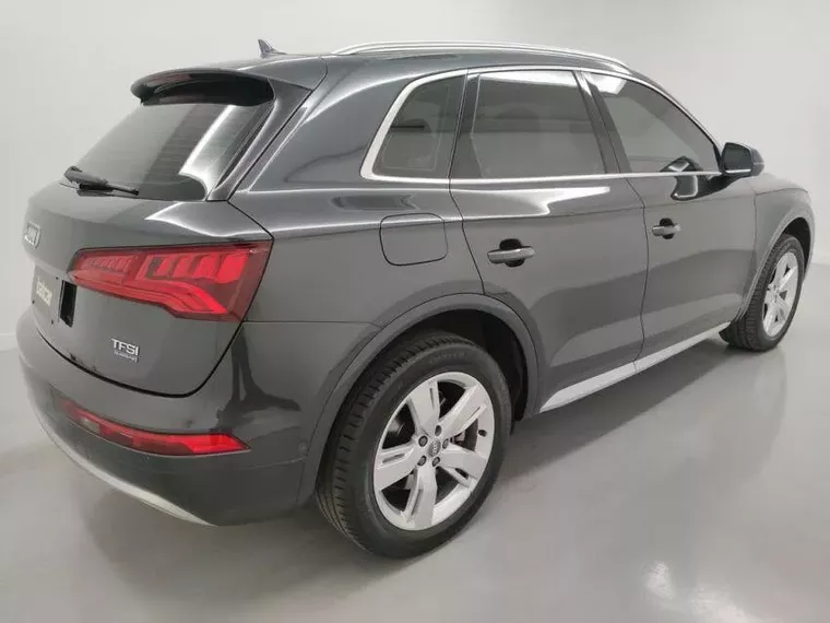 Audi Q5 Cinza 16