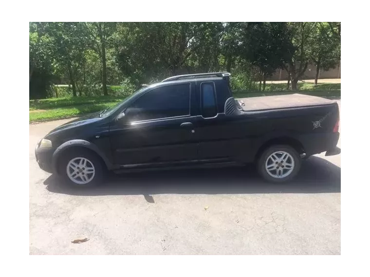 Fiat Strada Preto 7