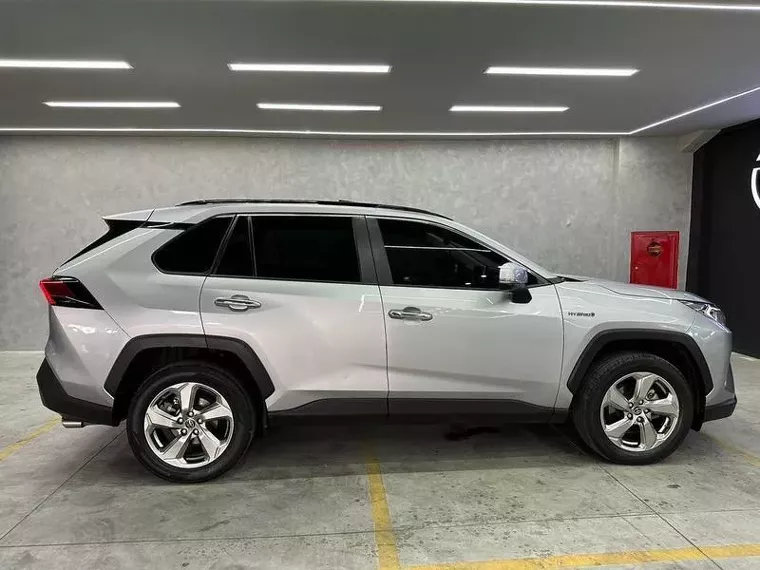 Toyota RAV4 Prata 11