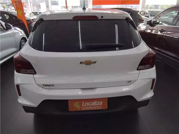 Chevrolet Onix Branco 2